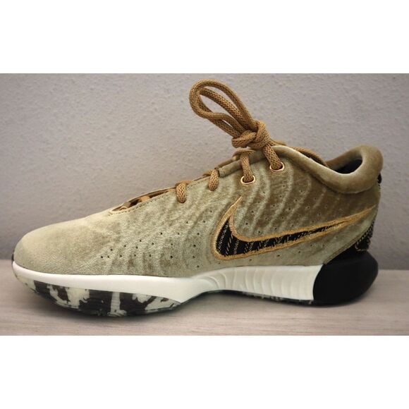 Nike FZ7883-700 Mens Sz 9.5 Metallic Gold LeBron XXI 21 QS Basketball Shoes - Picture 7 of 16